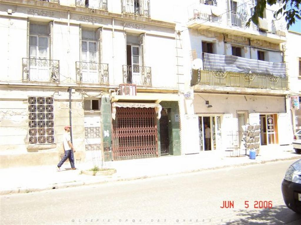 06 2006 ORAN CHOUPOT AV ARISTID BRIAND AMSALLEM LE DISQUAIRE FACE AU METEOR.jpg